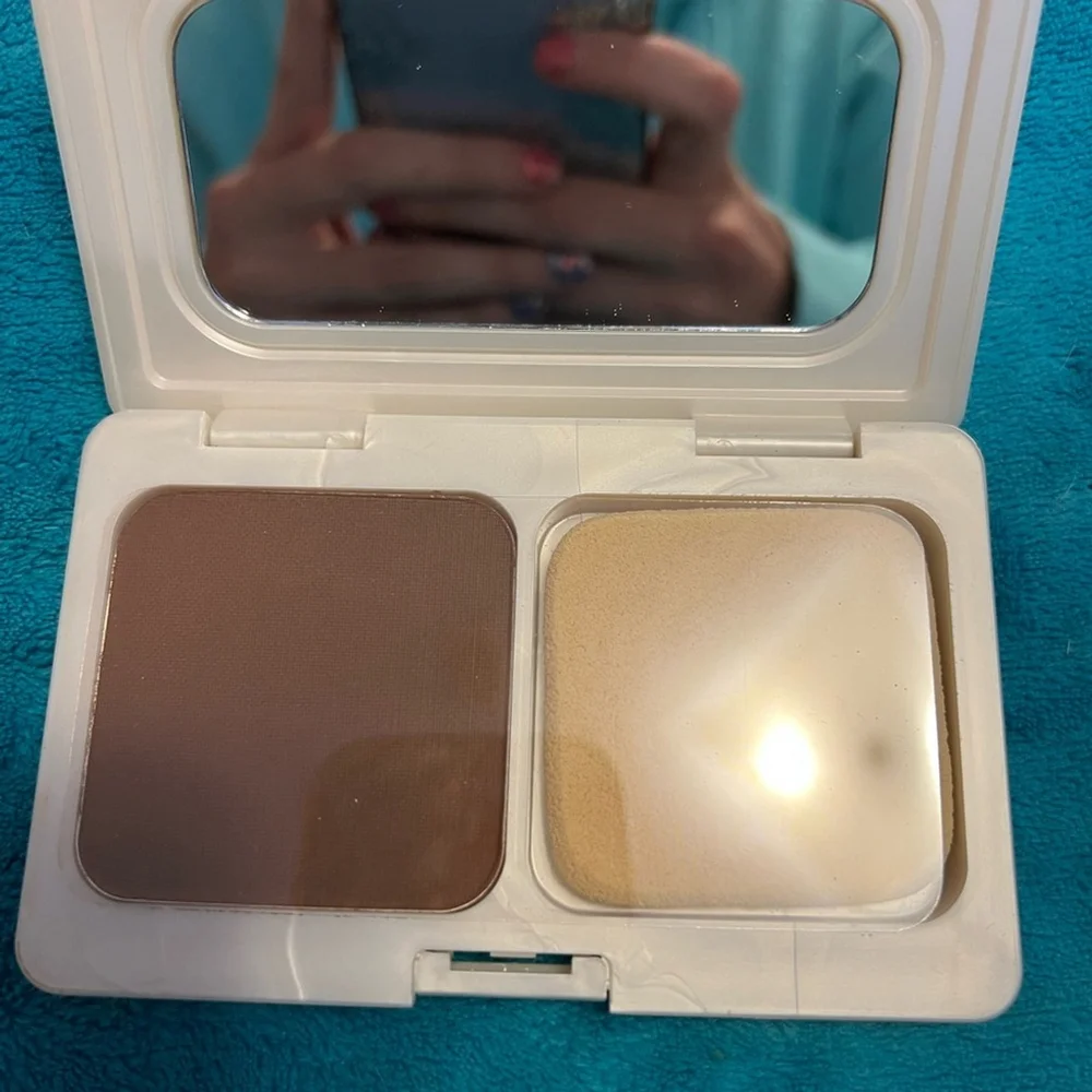 Merle Norman Luxiva Ultra Powder Foundation- Shade ULTRA NUTMEG-NWOB